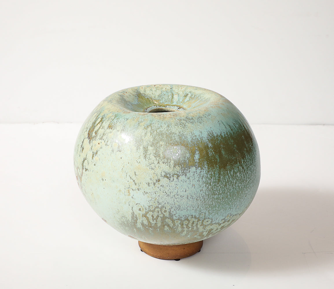 Apple Vase 1 by Robbie Heidinger