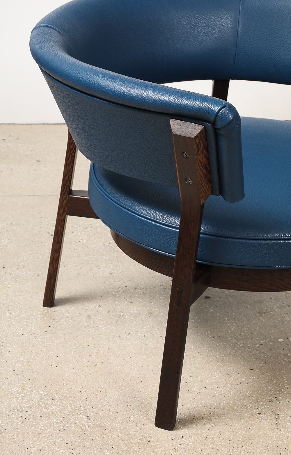 Pair of P28 Lounge Chairs by Eugenio Gerli for Tecno