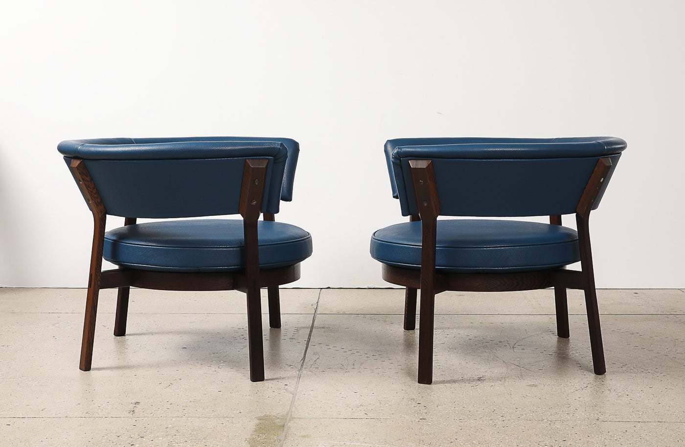 Pair of P28 Lounge Chairs by Eugenio Gerli for Tecno