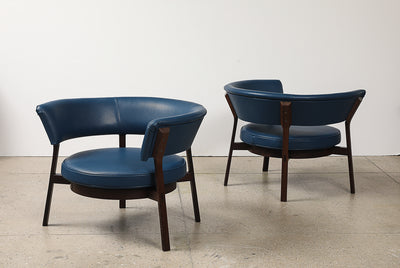 Pair of P28 Lounge Chairs by Eugenio Gerli for Tecno