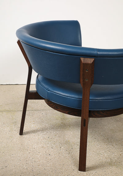 Pair of P28 Lounge Chairs by Eugenio Gerli for Tecno