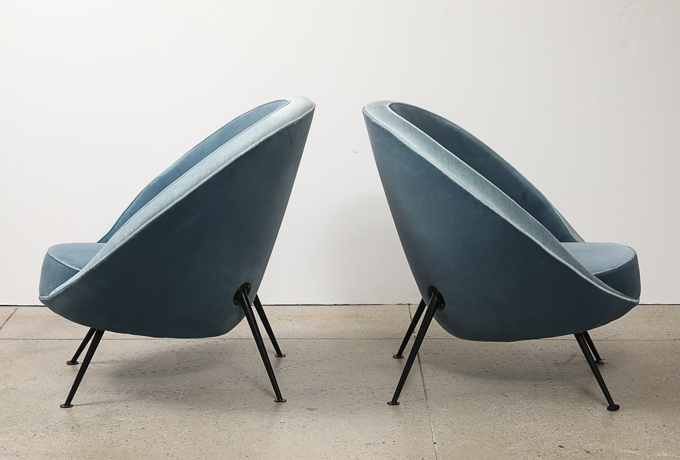 Rare Pair of 813 Uovo Lounge Chairs by Ico Parisi