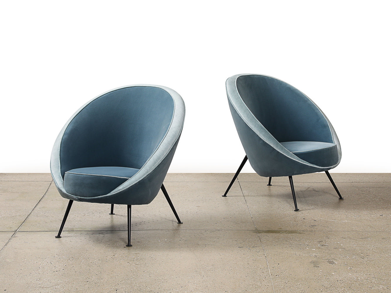 Rare Pair of 813 Uovo Lounge Chairs by Ico Parisi