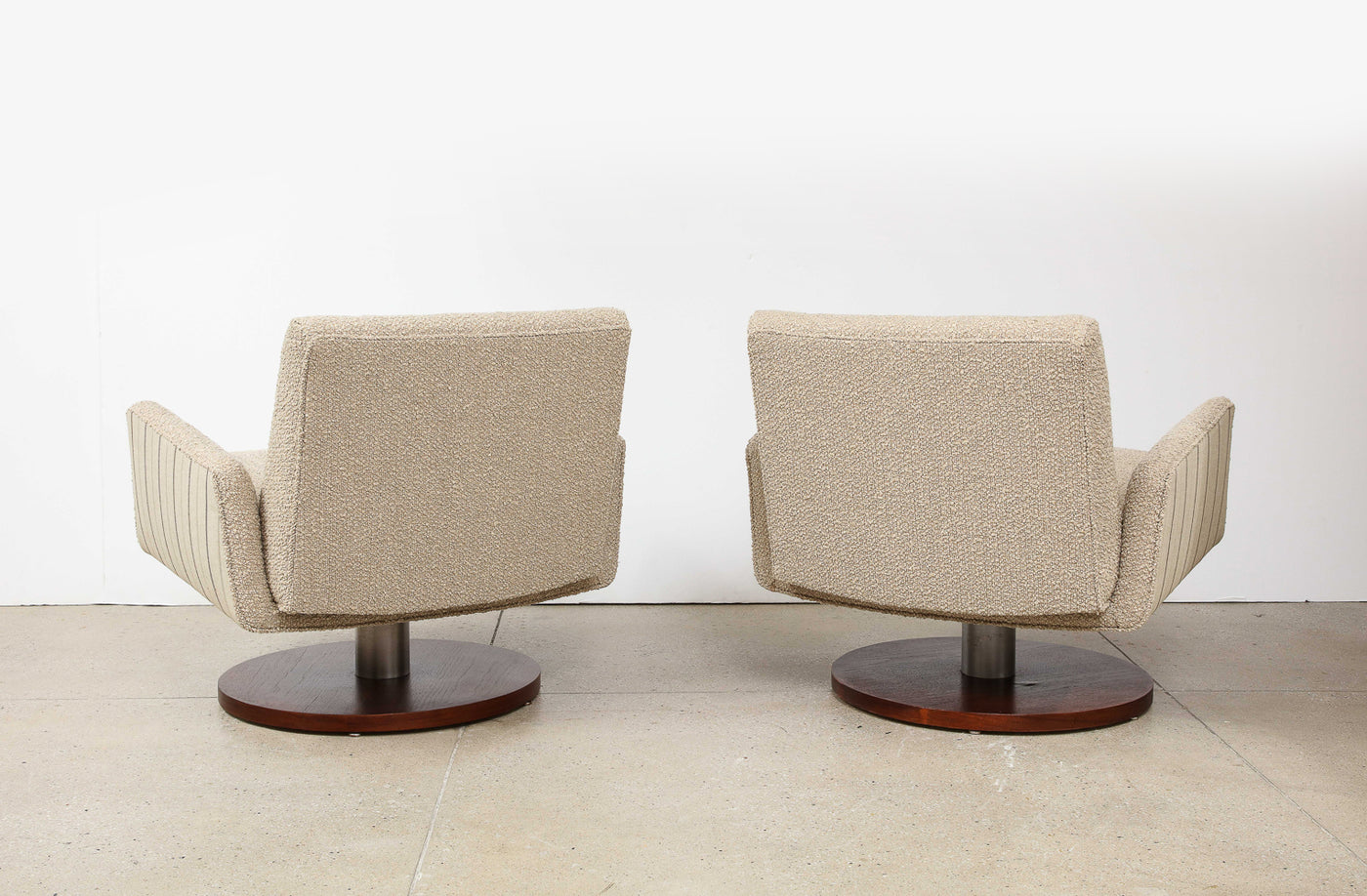 Swivel Lounge Chairs No. 524 by Vladimir Kagan