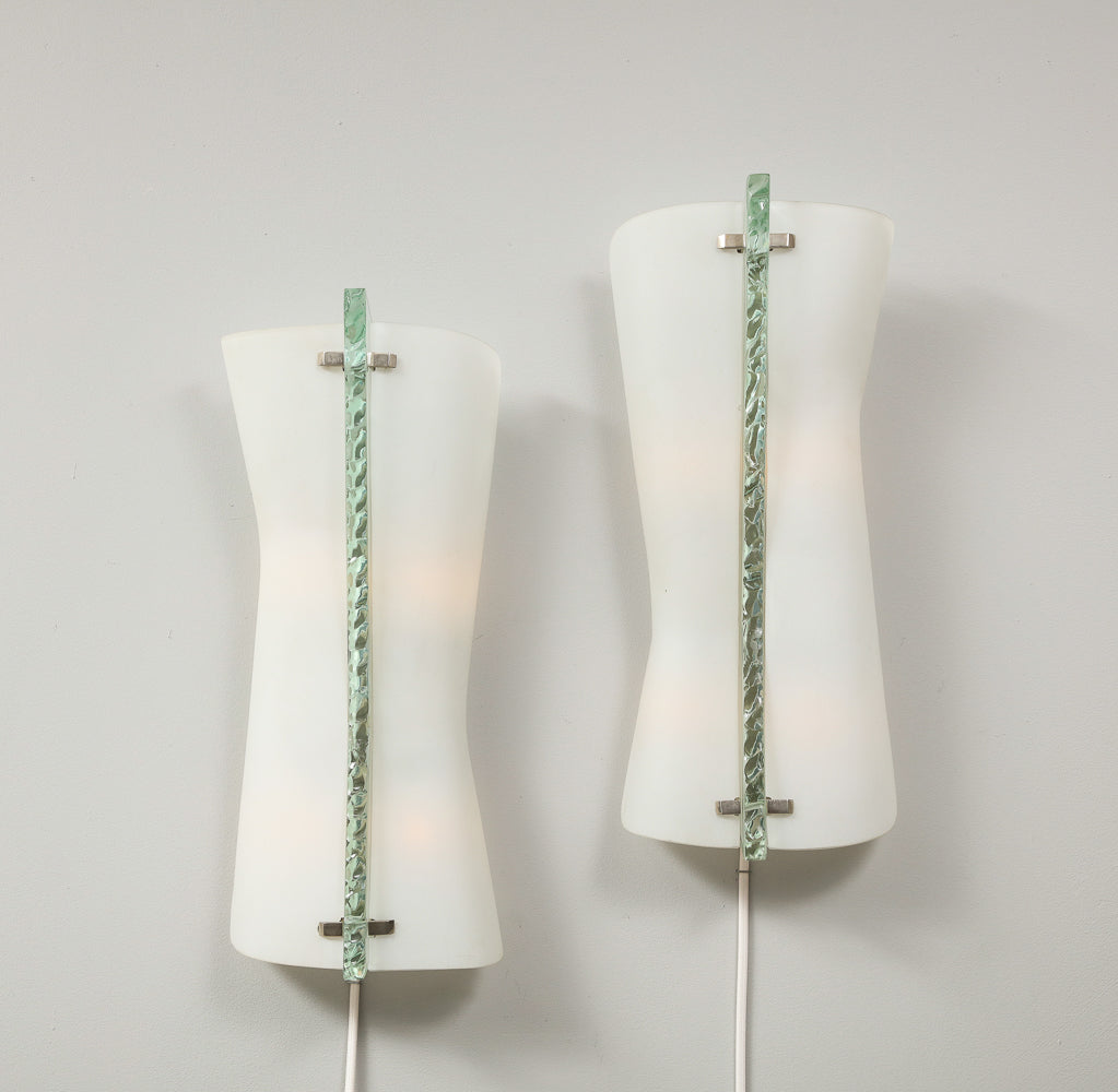 Rare Pair of Wall Lights by Max Ingrand for Fontana Arte